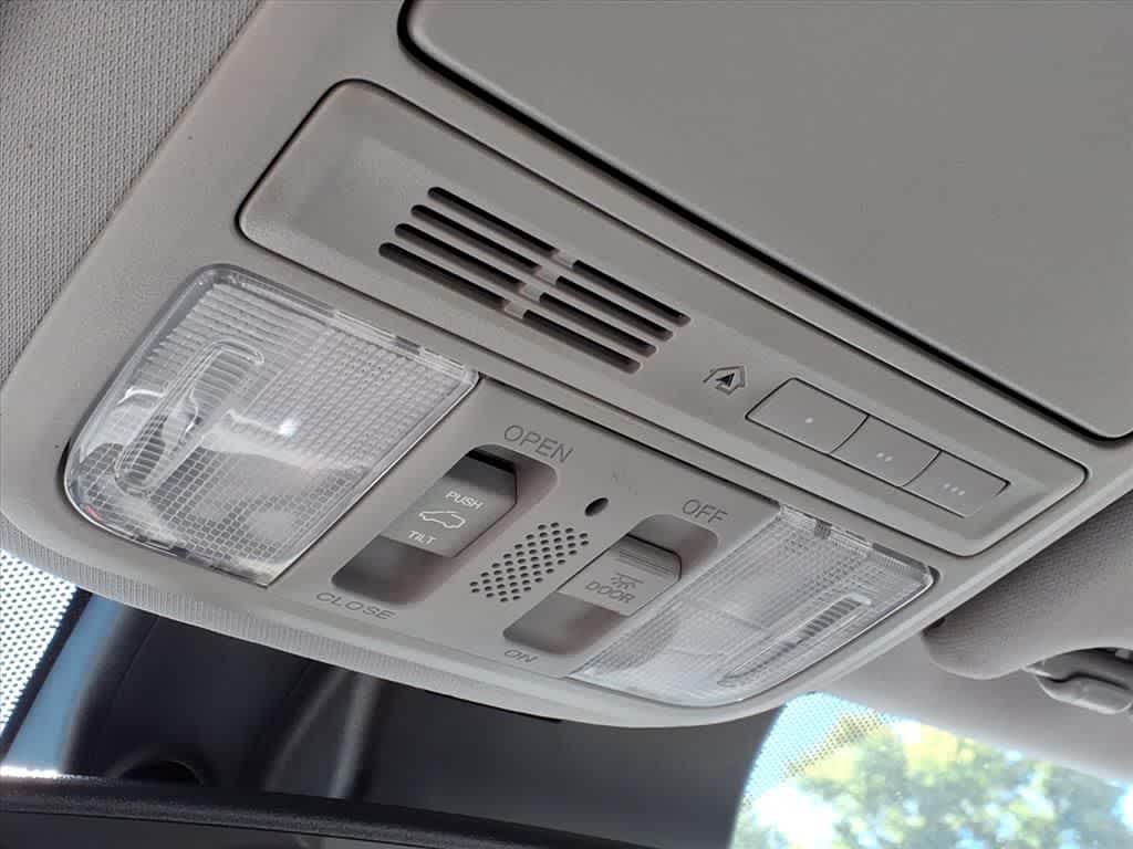 Thumbnail: 2017 Honda Pilot - 22