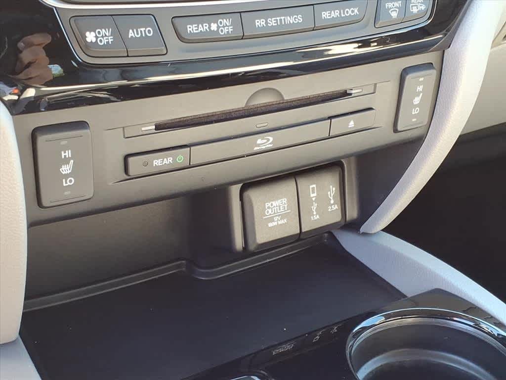 Thumbnail: 2017 Honda Pilot - 16