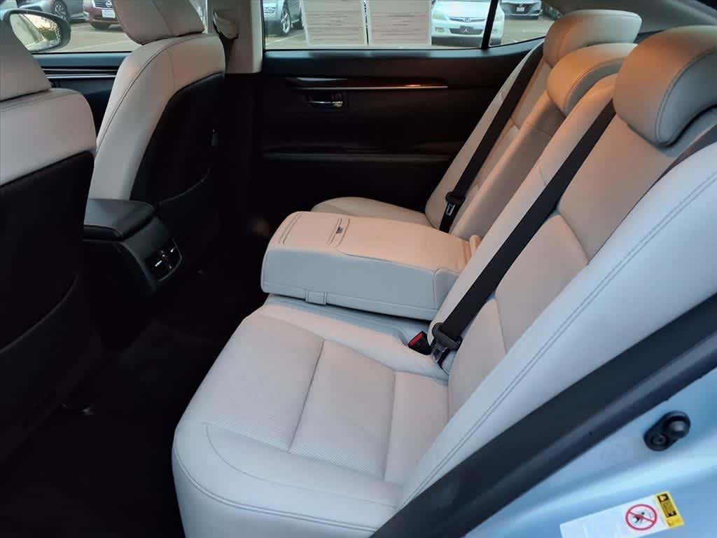 Thumbnail: 2013 Lexus ES - 10