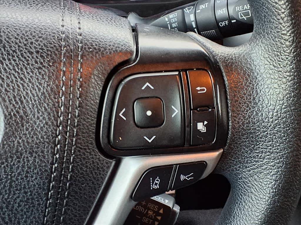 Thumbnail: 2019 Toyota Highlander - 19