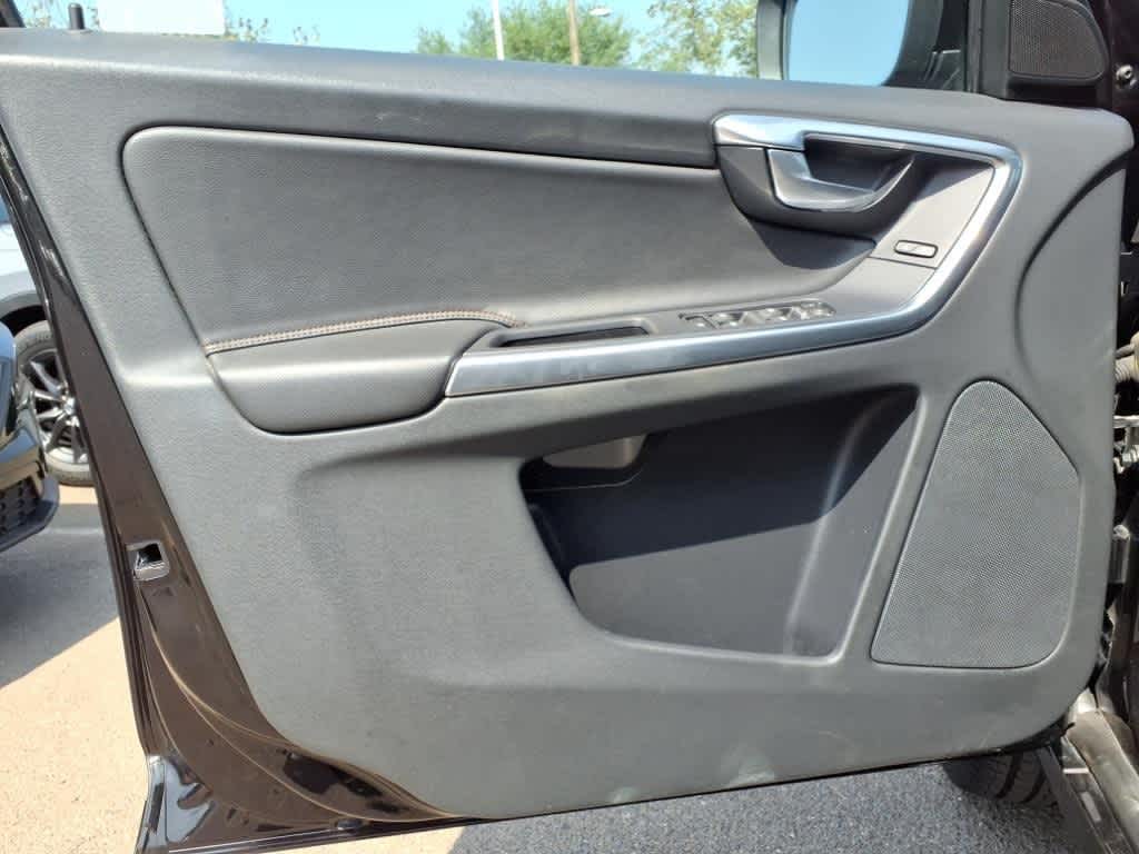 Thumbnail: 2016 Volvo XC60 - 13