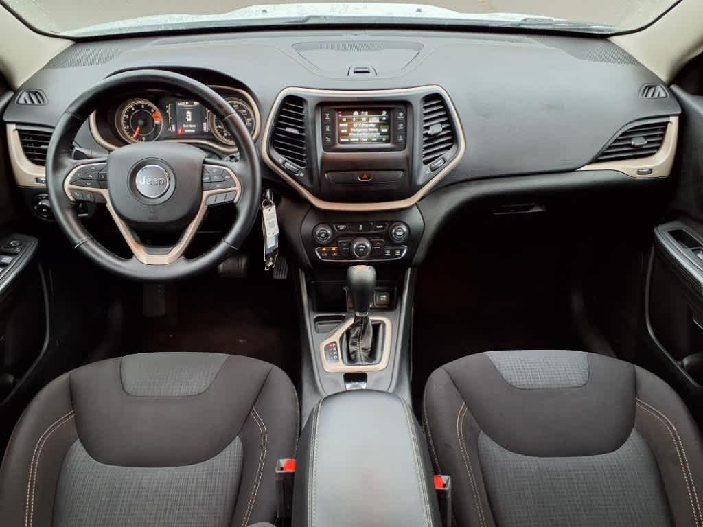 Thumbnail: 2017 Jeep Cherokee - 10