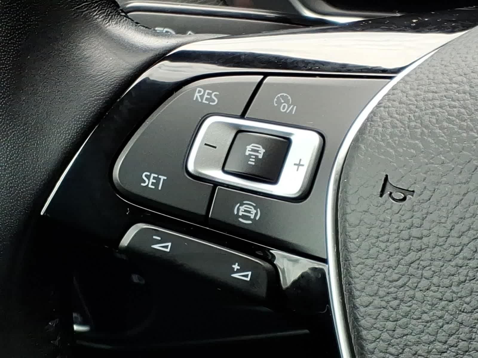 Thumbnail: 2019 Volkswagen Tiguan - 18