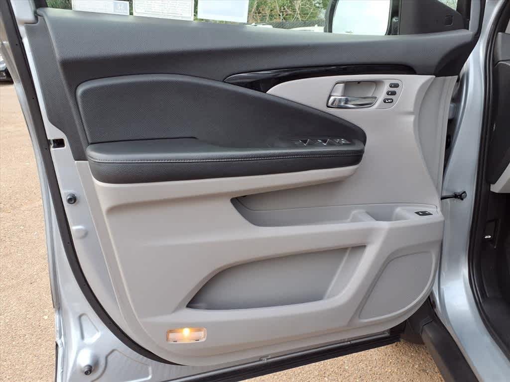 Thumbnail: 2019 Honda Pilot - 13