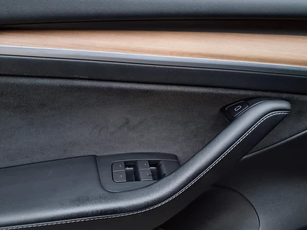 Thumbnail: 2021 Tesla Model 3 - 16