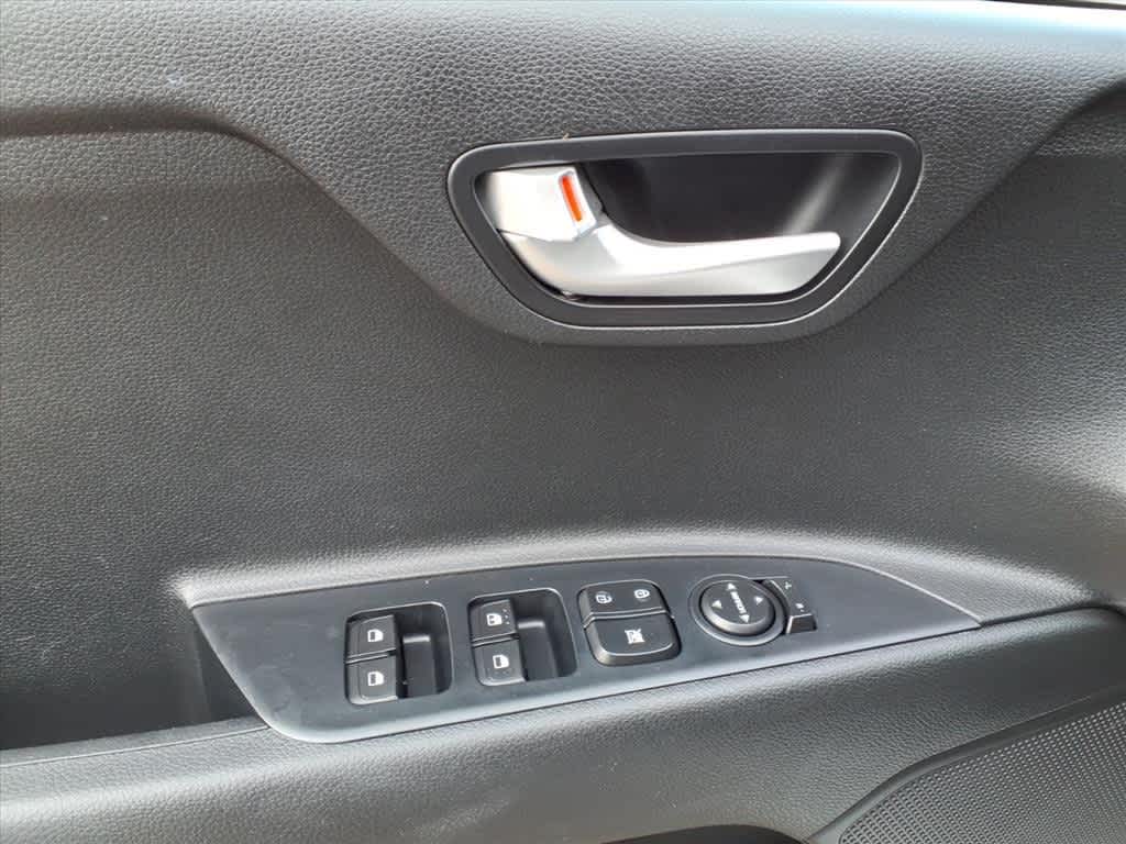 Thumbnail: 2023 Kia Rio - 14