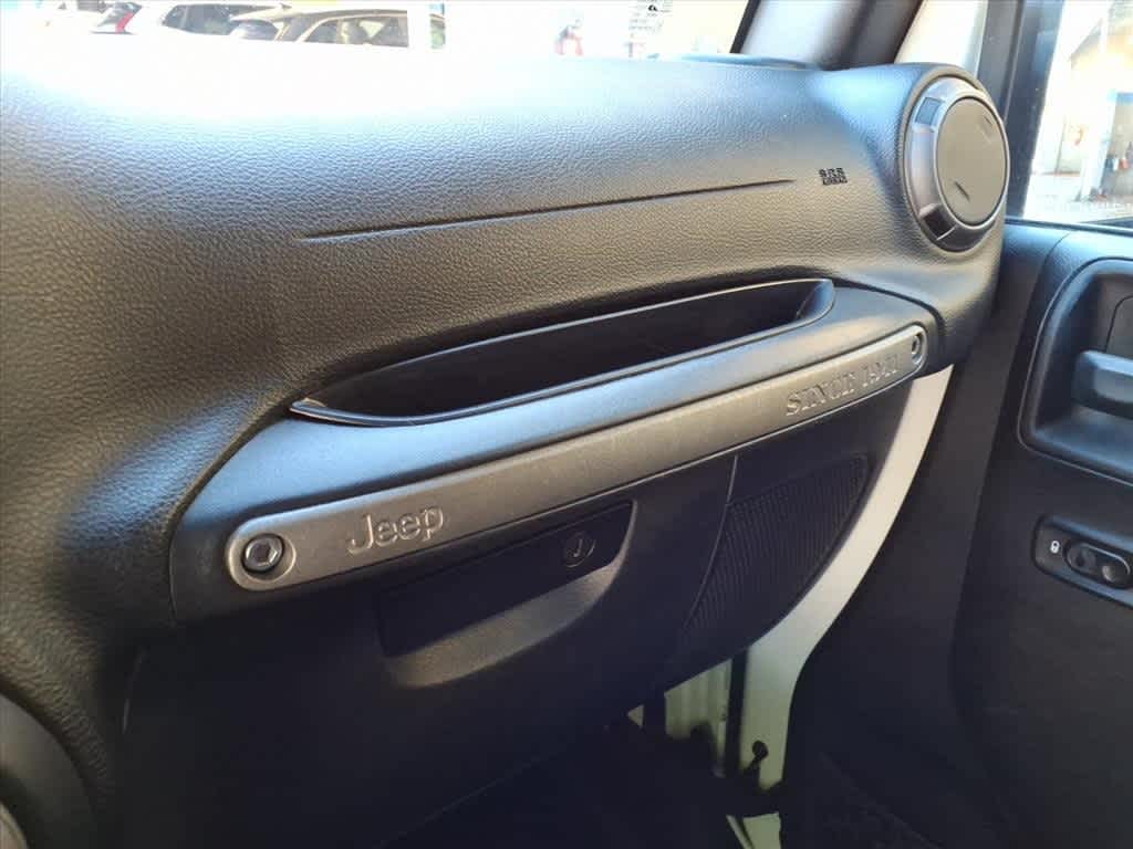 Thumbnail: 2017 Jeep Wrangler - 24