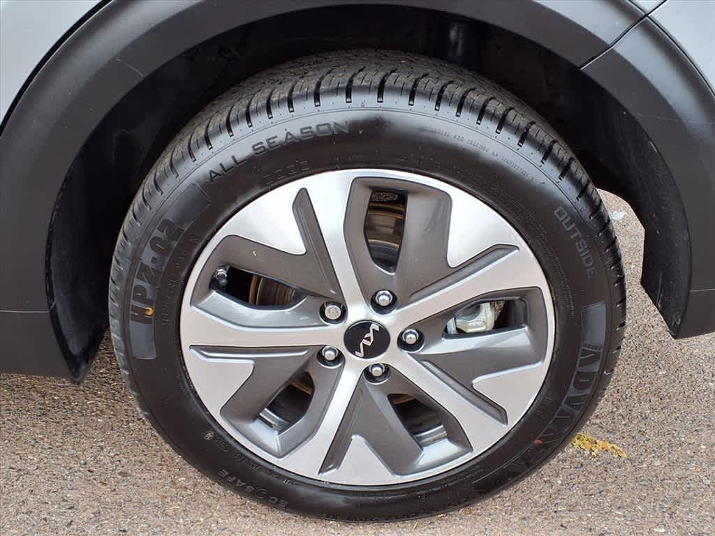 Thumbnail: 2022 Kia Niro - 8