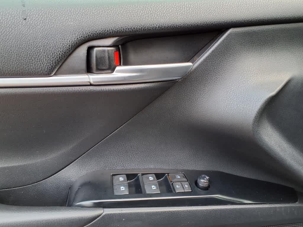 Thumbnail: 2019 Toyota Camry - 13