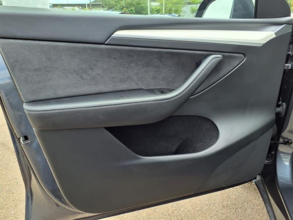 Thumbnail: 2023 Tesla Model Y - 15
