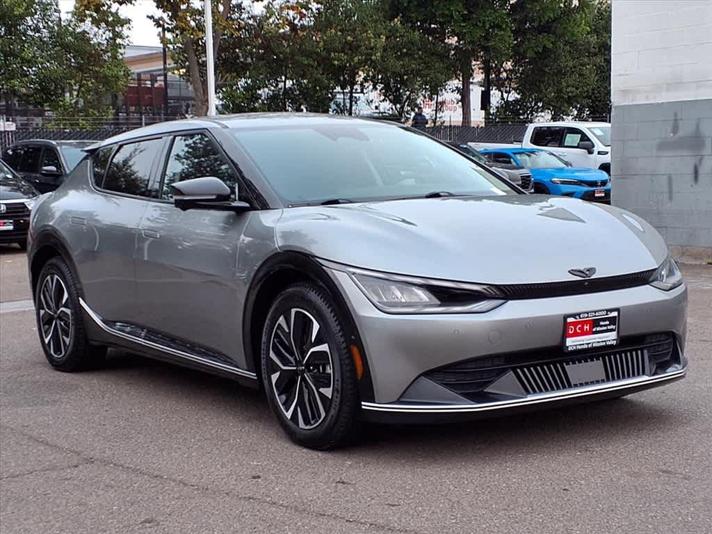 Thumbnail: 2022 Kia EV6 - 3