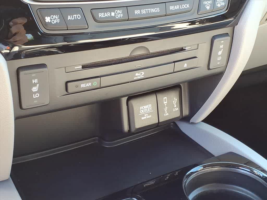 Thumbnail: 2017 Honda Pilot - 16