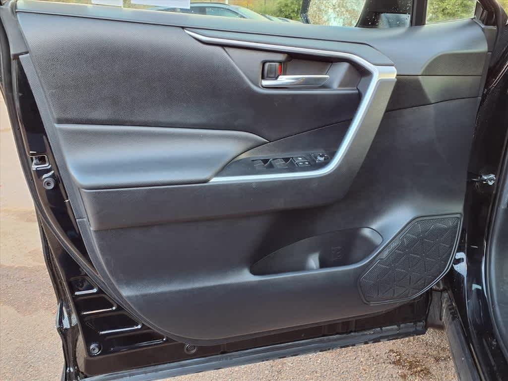 Thumbnail: 2020 Toyota RAV4 - 13