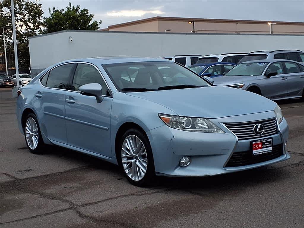 Thumbnail: 2013 Lexus ES - 3