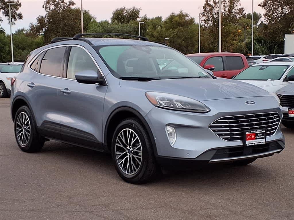 2022 Ford Escape Titanium photo 3
