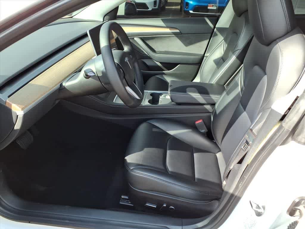 Thumbnail: 2022 Tesla Model 3 - 16