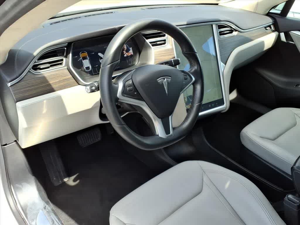 Thumbnail: 2015 Tesla Model S - 15
