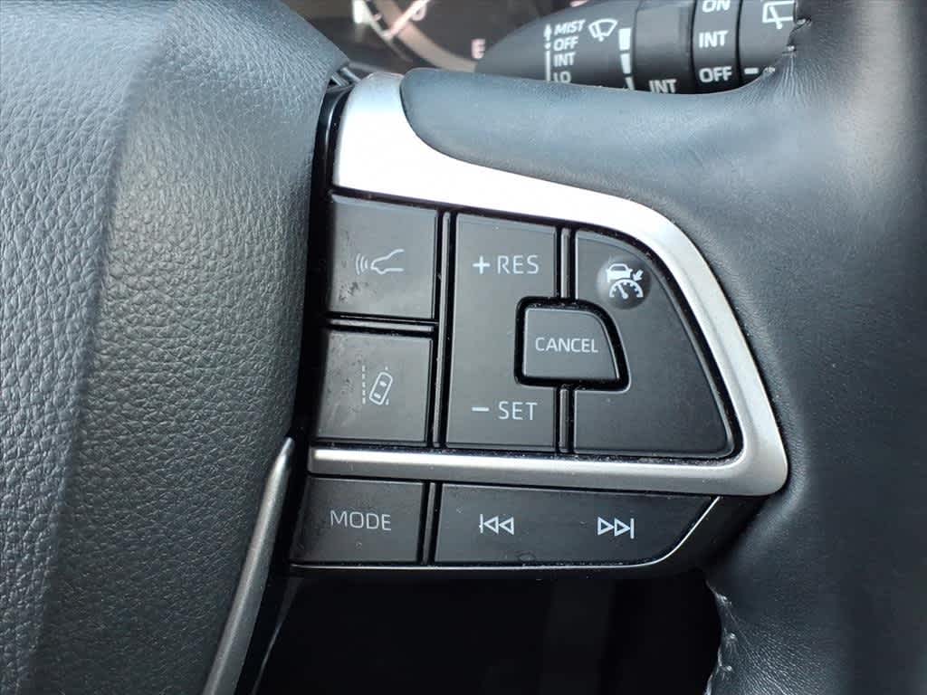 Thumbnail: 2023 Toyota Highlander - 19