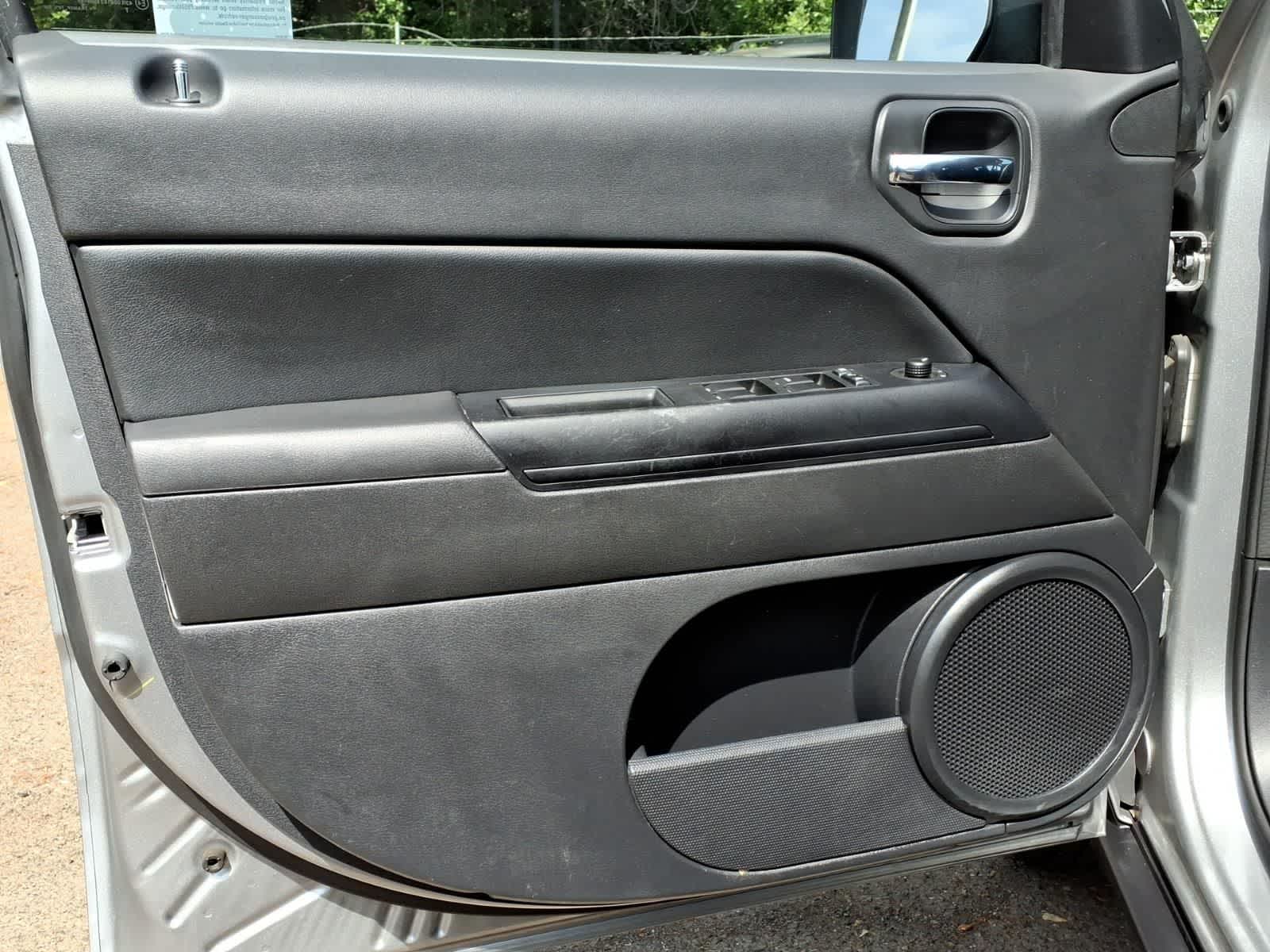 Thumbnail: 2016 Jeep Patriot - 14
