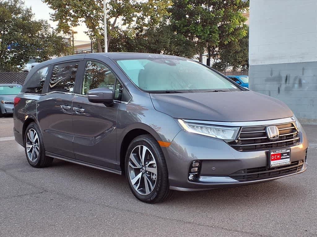 2024 Honda Odyssey Touring photo 2