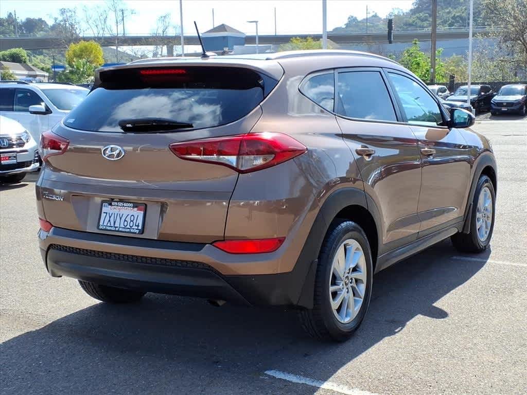 Thumbnail: 2016 Hyundai Tucson - 4
