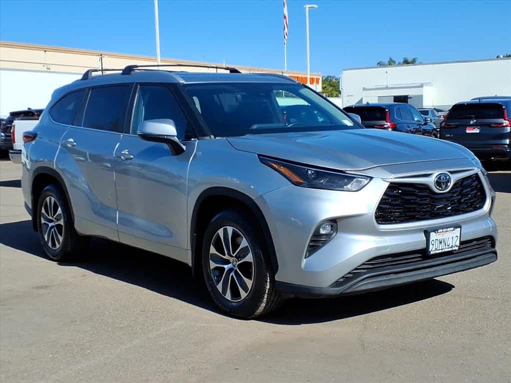 Thumbnail: 2023 Toyota Highlander - 3