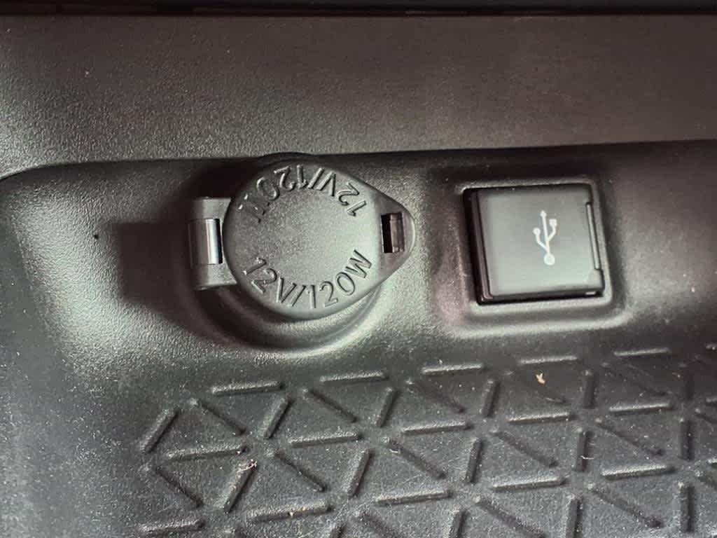 Thumbnail: 2021 Toyota RAV4 - 23