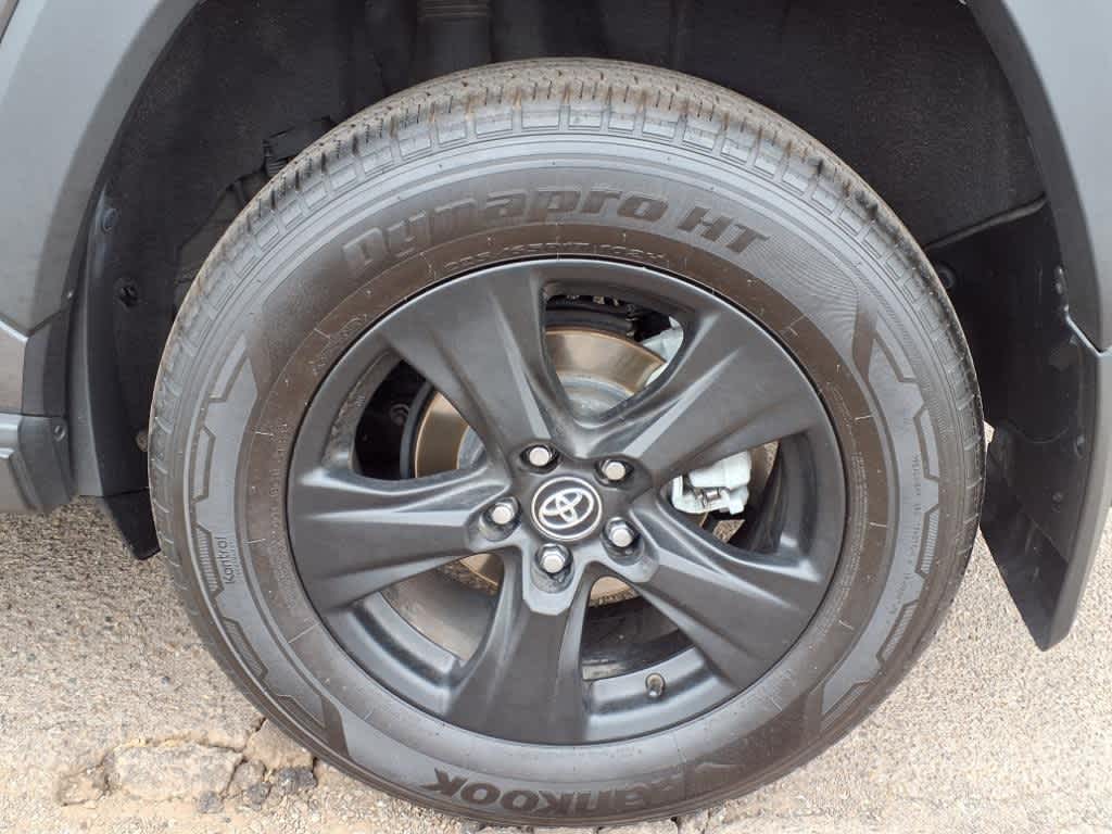 Thumbnail: 2021 Toyota RAV4 - 9