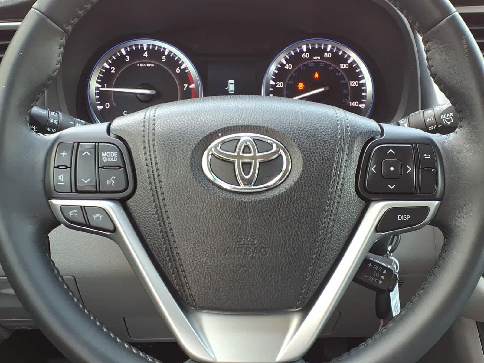 Thumbnail: 2016 Toyota Highlander - 17