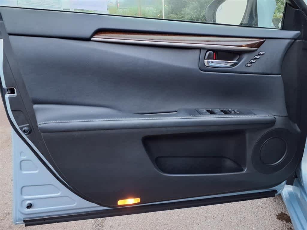 Thumbnail: 2013 Lexus ES - 13
