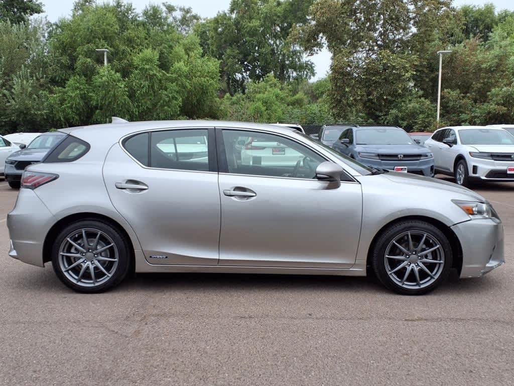 2017 Lexus CT 200h photo 3