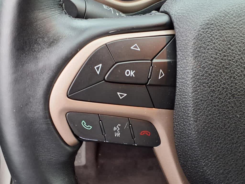 Thumbnail: 2017 Jeep Cherokee - 17