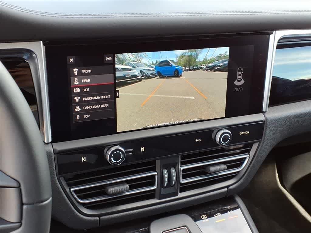 Thumbnail: 2022 Porsche Macan - 23