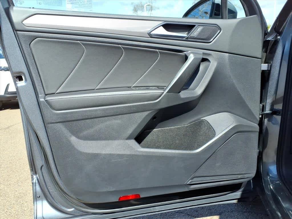 Thumbnail: 2023 Volkswagen Tiguan - 13