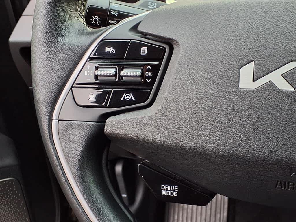 Thumbnail: 2022 Kia EV6 - 17