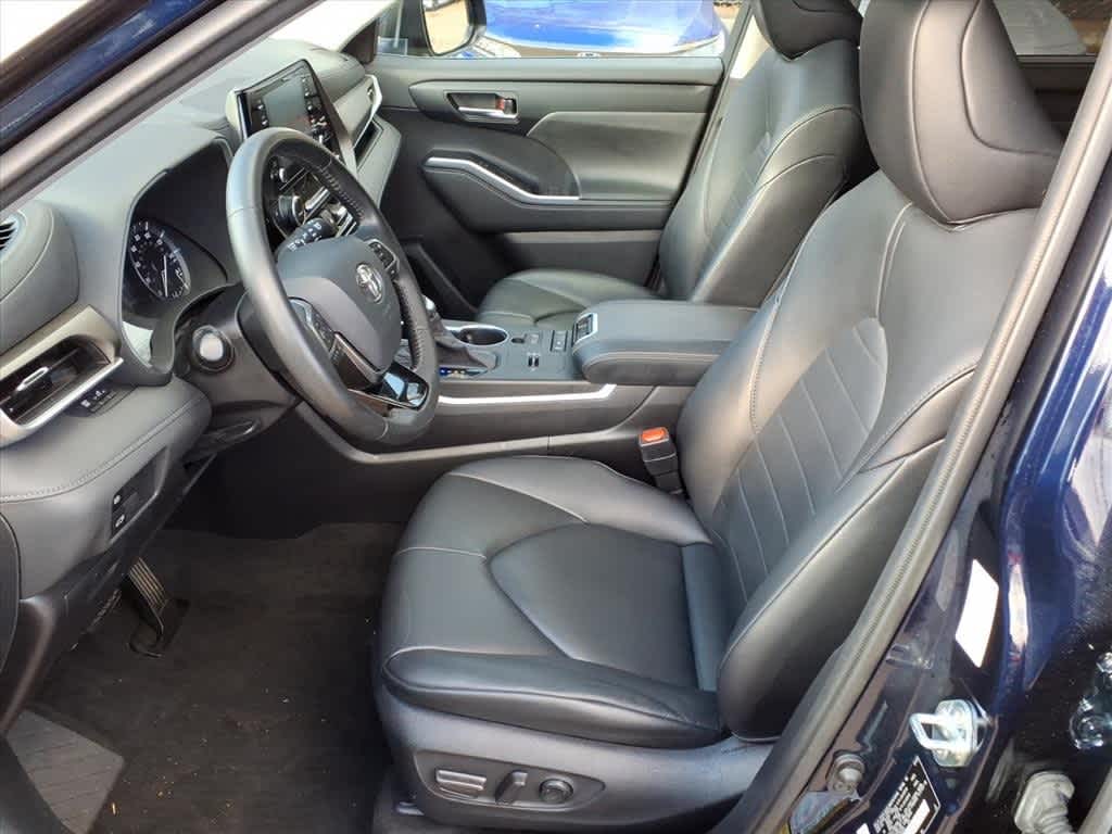 Thumbnail: 2020 Toyota Highlander - 15