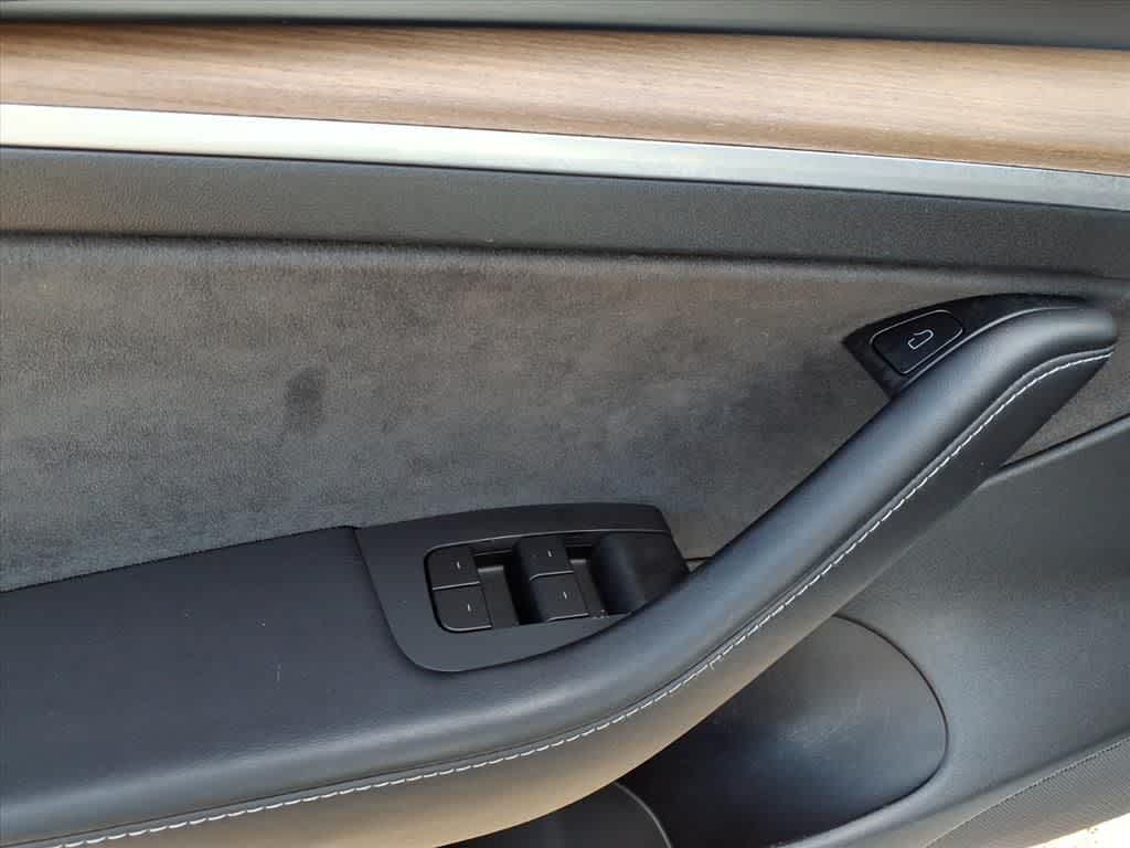 Thumbnail: 2022 Tesla Model 3 - 15