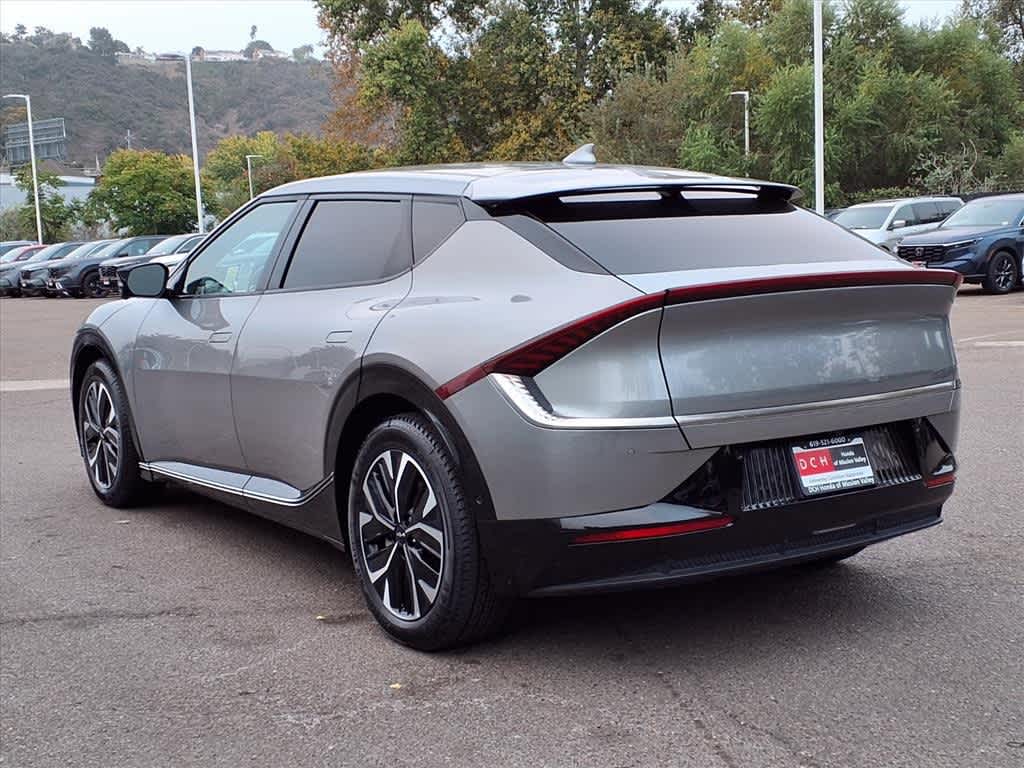 Thumbnail: 2022 Kia EV6 - 7