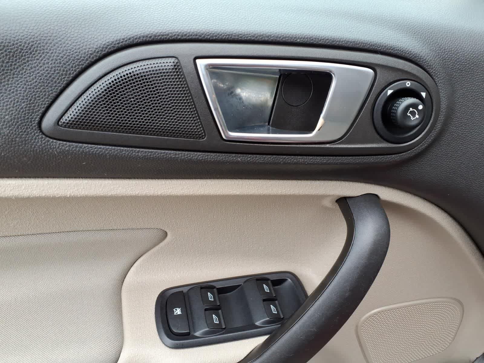 Thumbnail: 2014 Ford Fiesta - 13