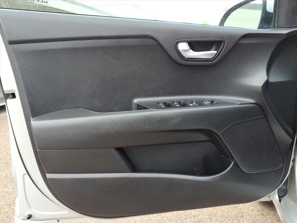 Thumbnail: 2023 Kia Rio - 13