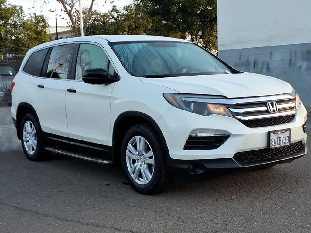 Thumbnail: 2017 Honda Pilot - 3