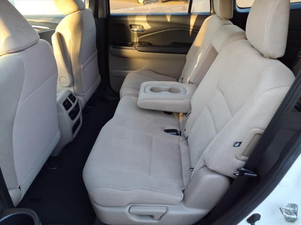 Thumbnail: 2017 Honda Pilot - 9