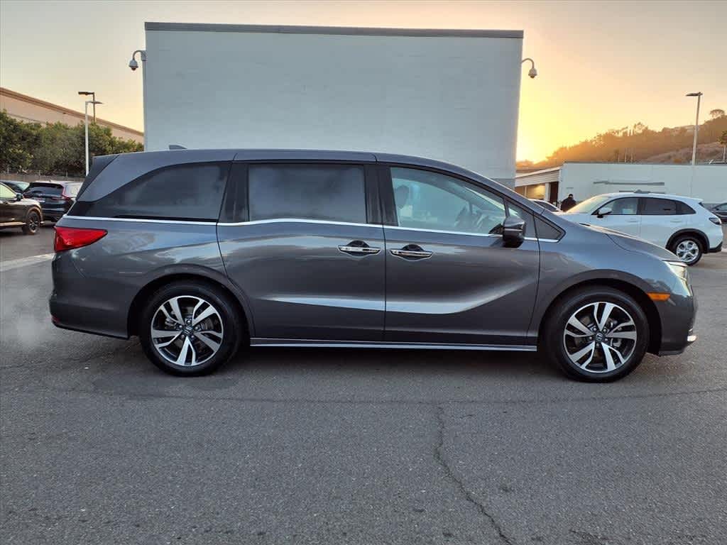 2024 Honda Odyssey Touring photo 3