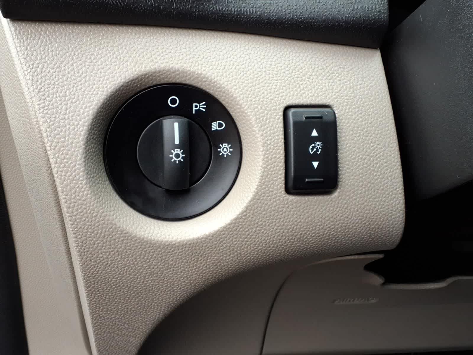 Thumbnail: 2014 Ford Fiesta - 16