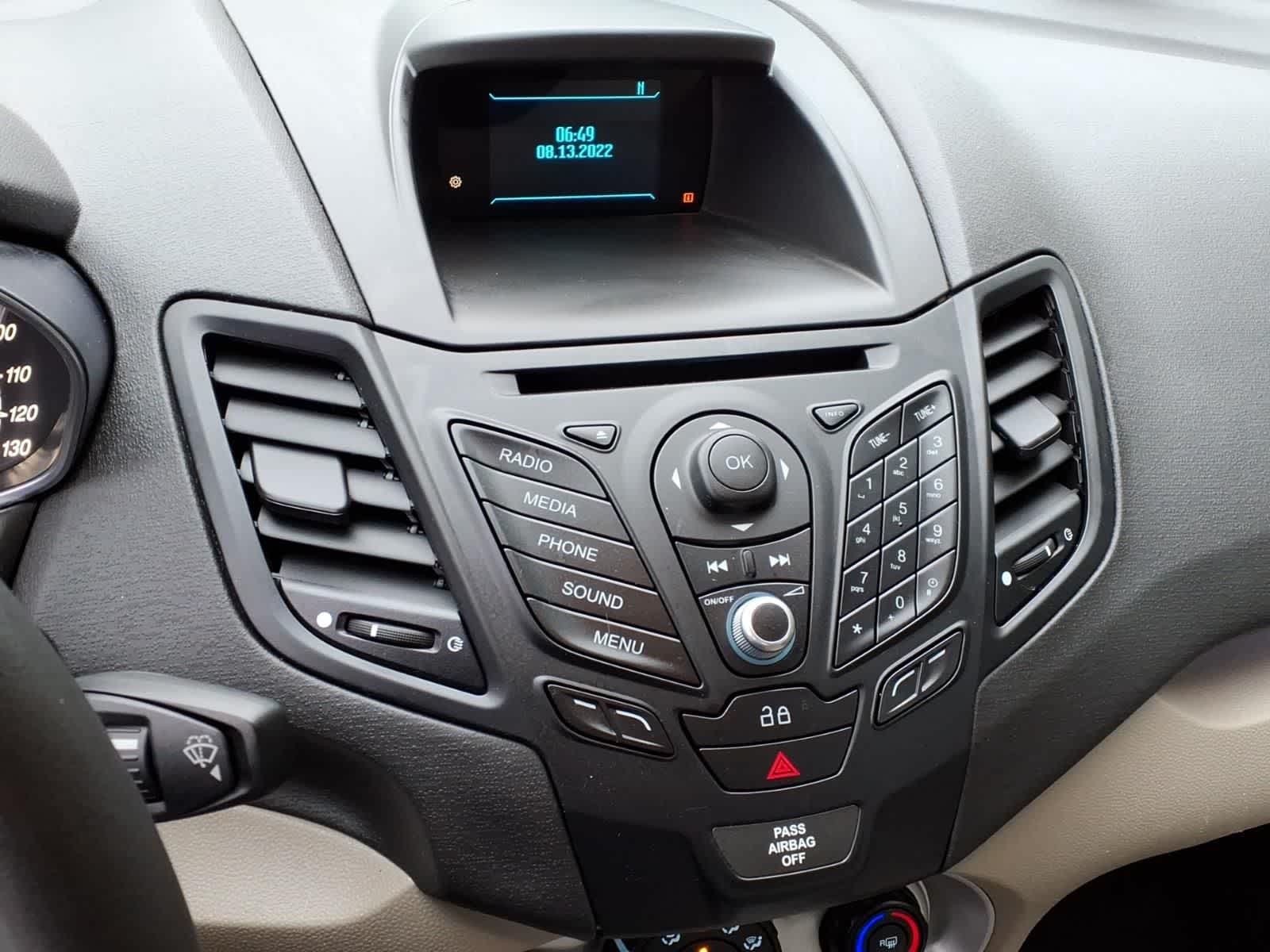 Thumbnail: 2014 Ford Fiesta - 21