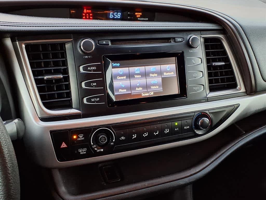 Thumbnail: 2019 Toyota Highlander - 21