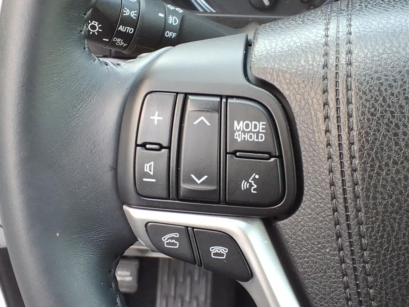 Thumbnail: 2016 Toyota Highlander - 18