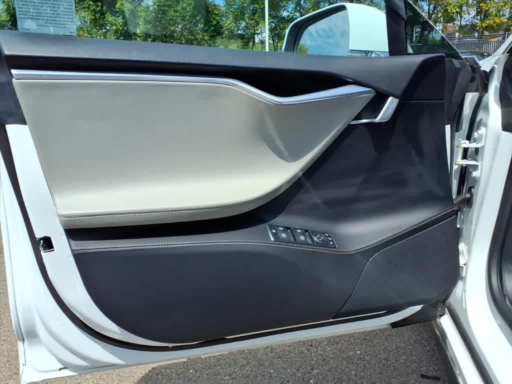 Thumbnail: 2015 Tesla Model S - 14