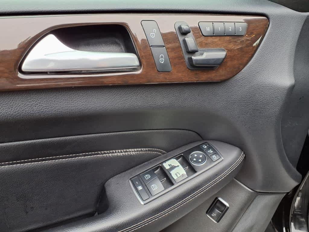 Thumbnail: 2015 Mercedes-Benz M-Class - 14