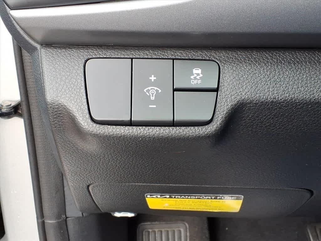 Thumbnail: 2023 Kia Rio - 16